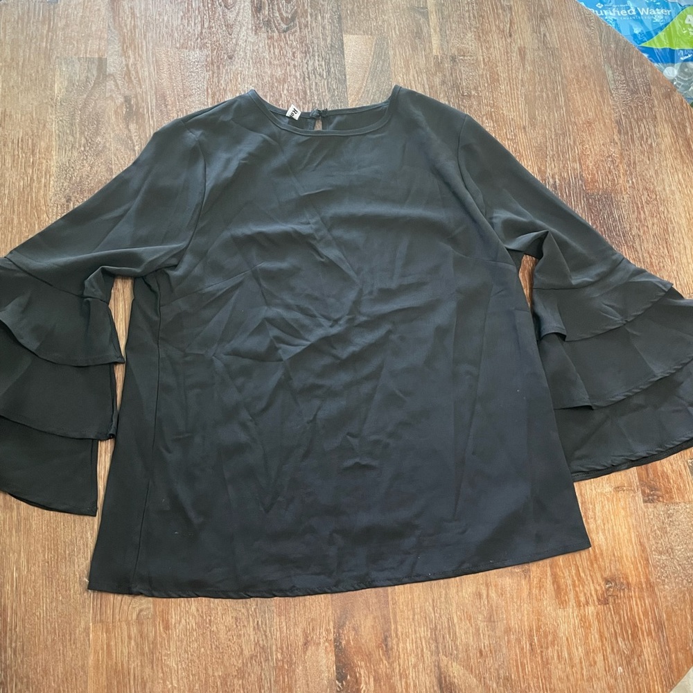 Leo Rossi black bell sleeve casual blouse